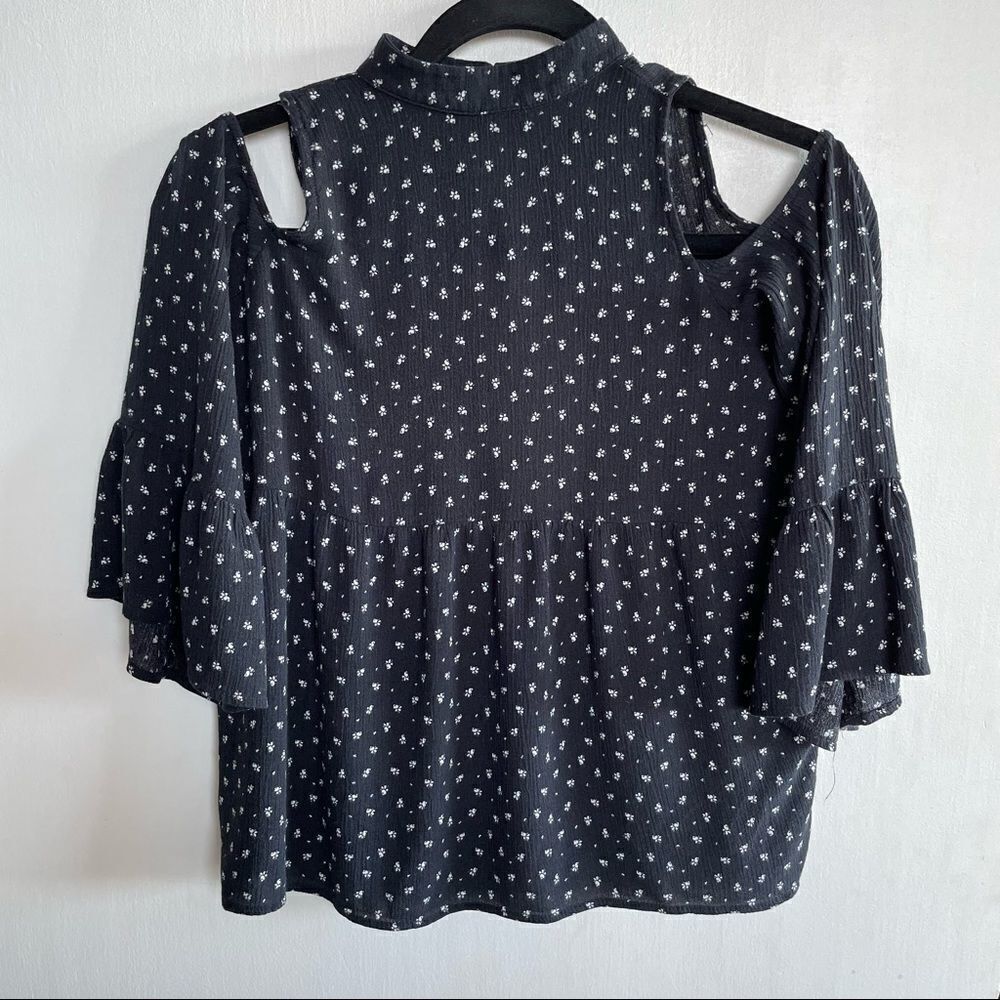 American Eagle cold shoulder top